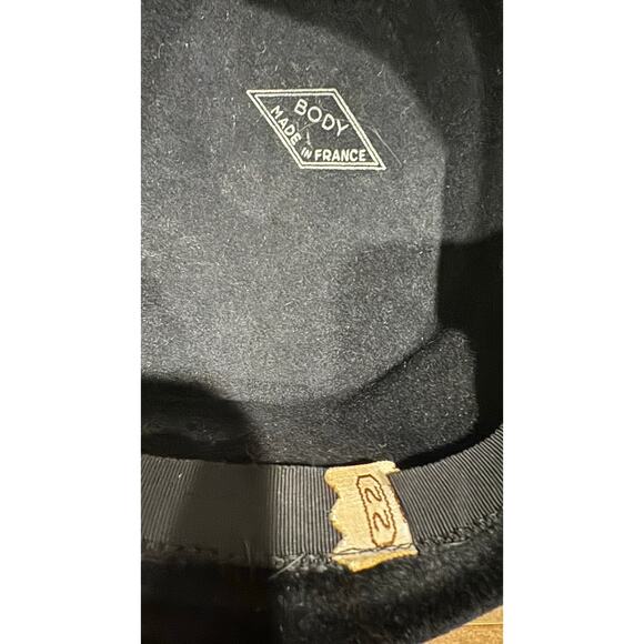 Vintage 50's French Black Velvet Cocktail Hat with Ribbon band retro veil style - Picture 16 of 16